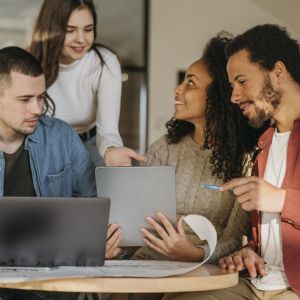 reunion-de-equipo-en-la-oficina